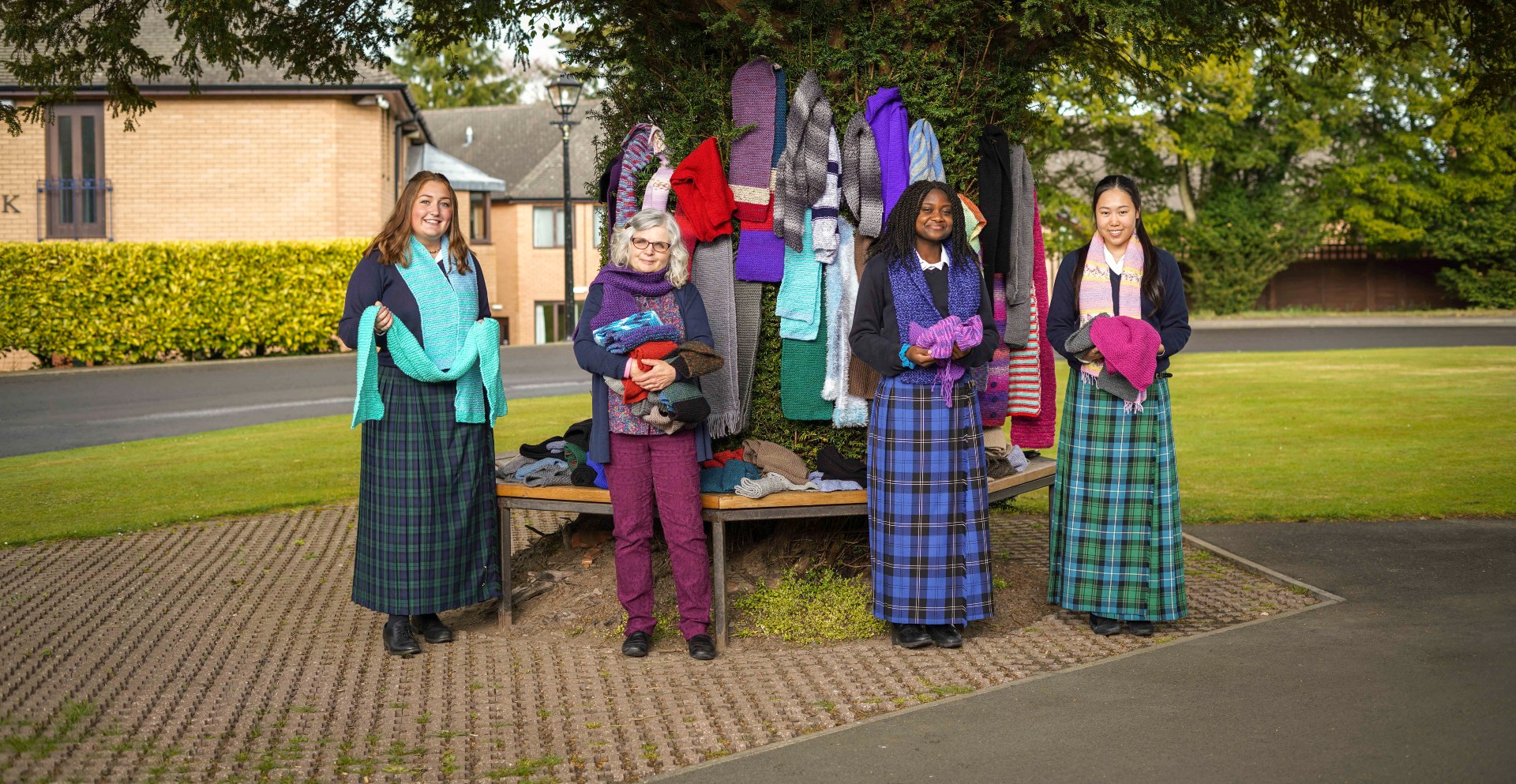 Strathallan Community Knits 73 Scarves For The Homeless - Strathallan ...